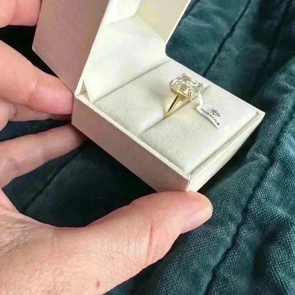 NWT Emerald Cut Simulated Engagement Ring 5.5CT Yellow plating over Silver sz 6 - Picture 5 of 10